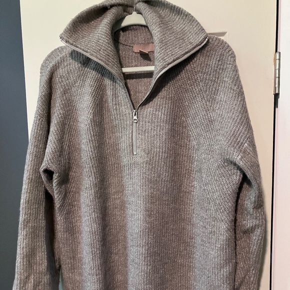 Oversized H&M Sweater - Picture 1 of 2